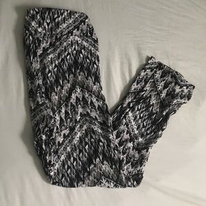 LuLaRoe Black and White leggings - OS